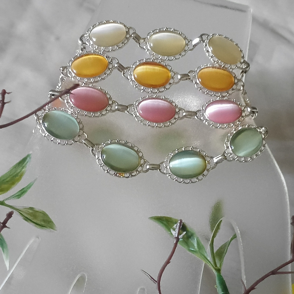 Avon Signature Collection Vintage Cat Eye Bracelets 4 Bracelets Size 7.5